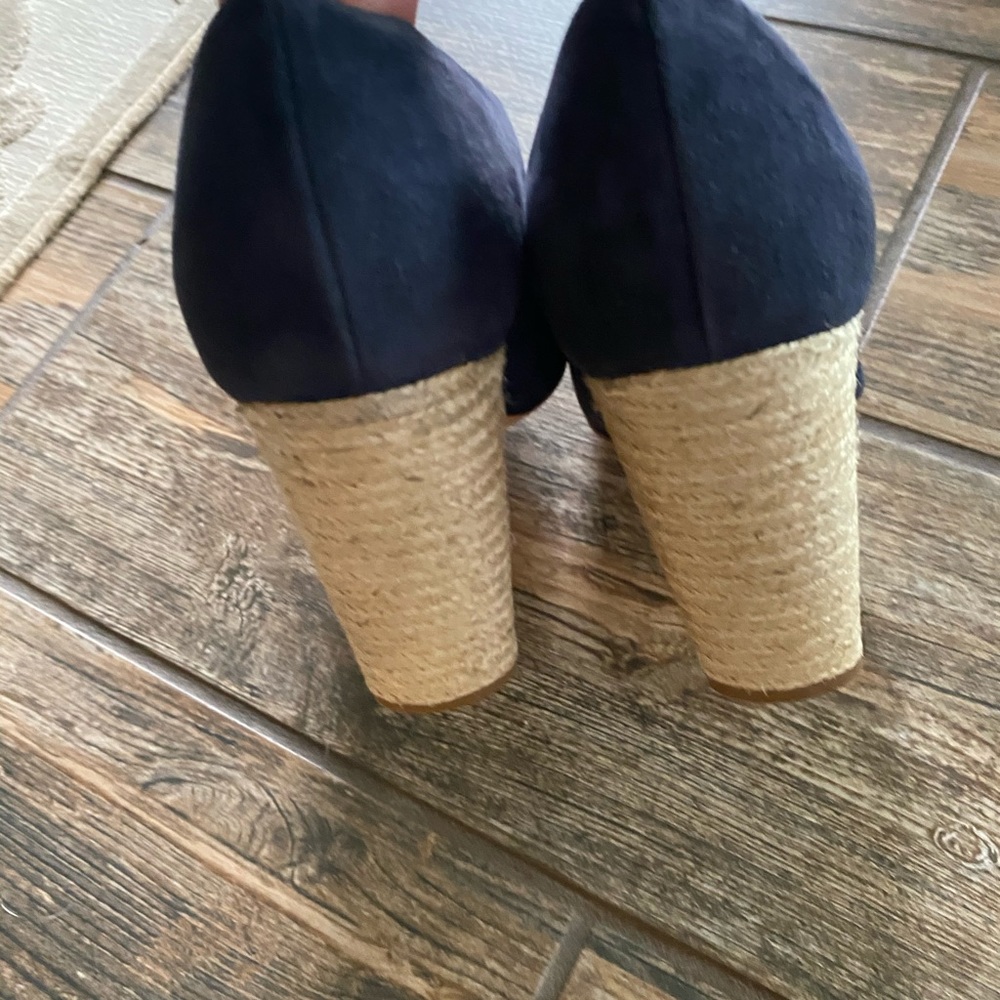 Vince Suede Navy Heels - Picture 4 of 13